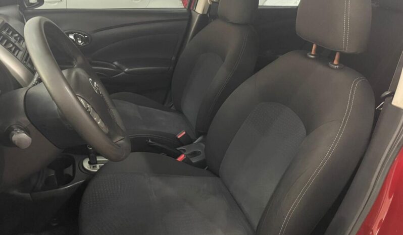 Nissan Versa completo