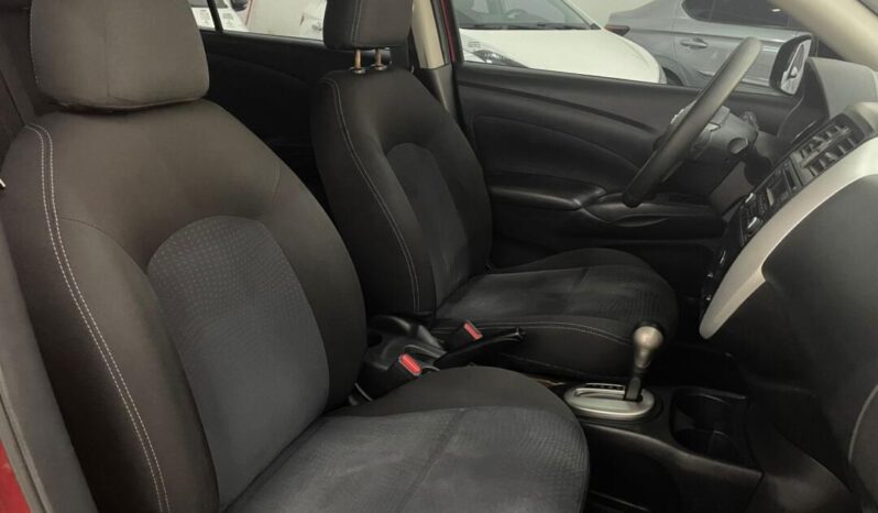 Nissan Versa completo