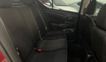 Nissan Versa completo