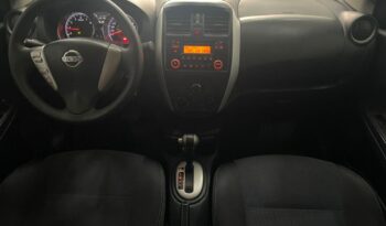 Nissan Versa completo