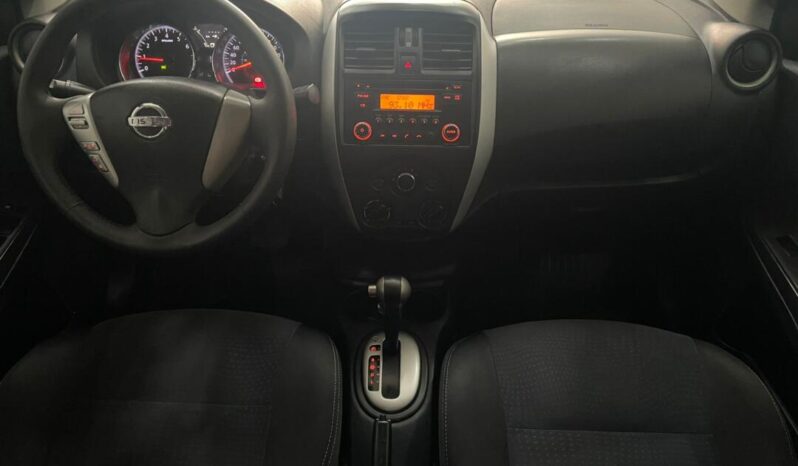 Nissan Versa completo