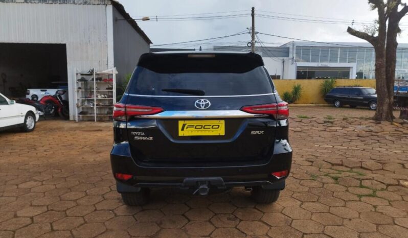 Toyota Hilux SW4 completo