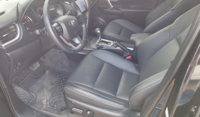 Toyota Hilux SW4 completo