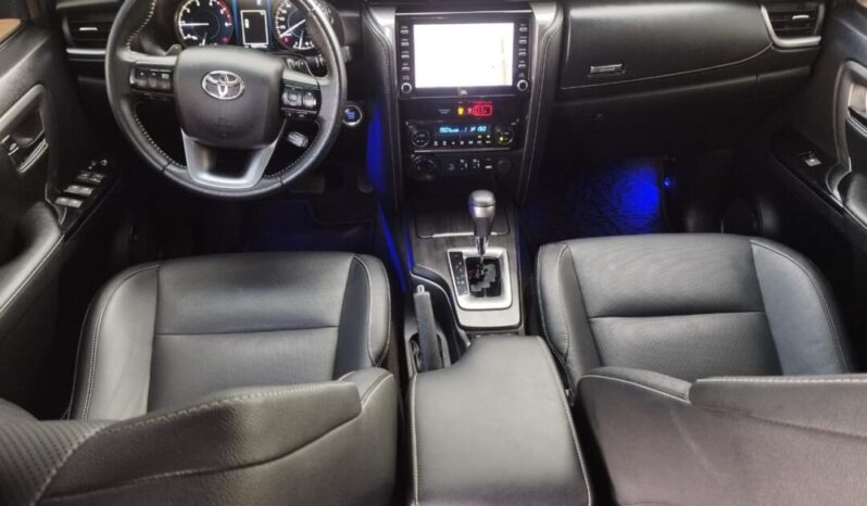 Toyota Hilux SW4 completo
