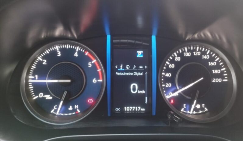 Toyota Hilux SW4 completo