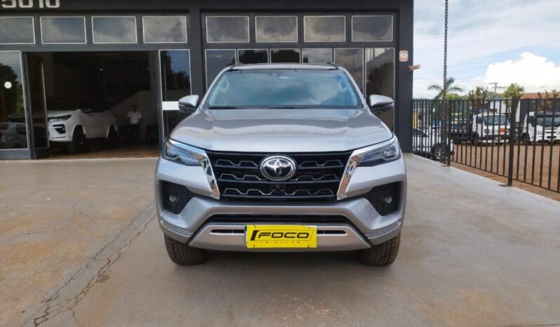 Toyota Hilux SW4 completo