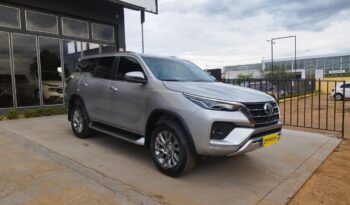 Toyota Hilux SW4 completo