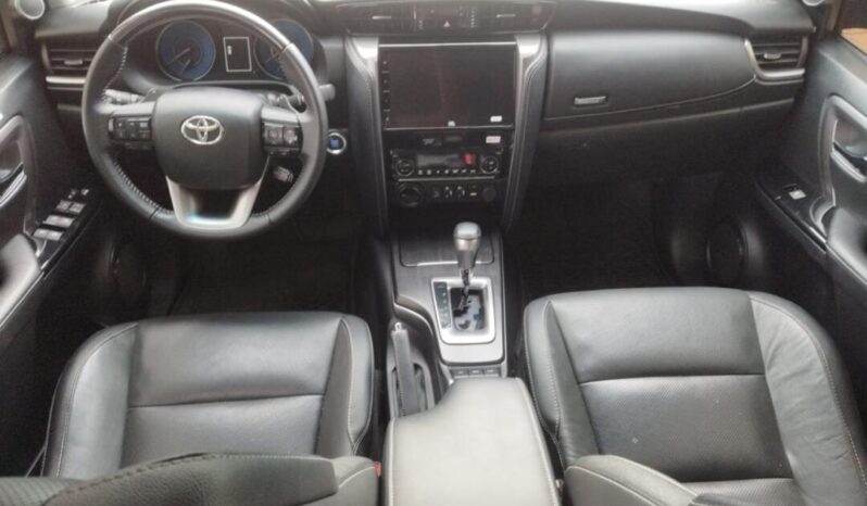 Toyota Hilux SW4 completo