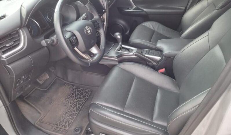 Toyota Hilux SW4 completo