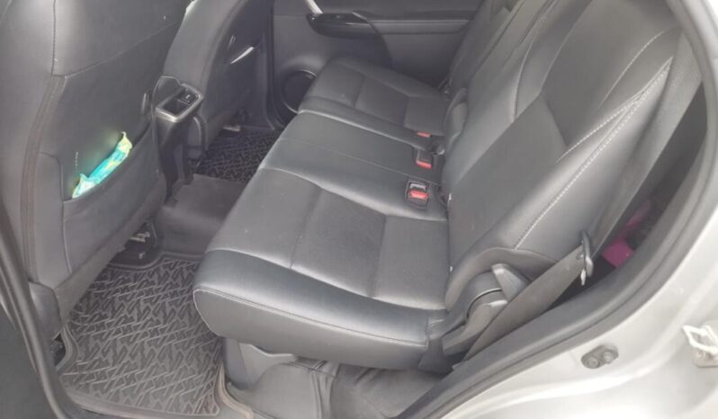 Toyota Hilux SW4 completo