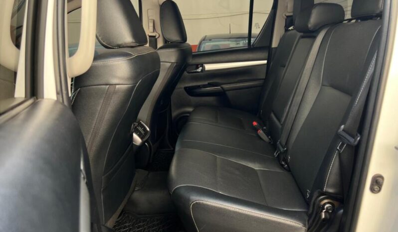 Toyota Hilux completo