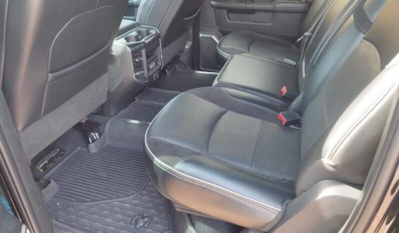 RAM Laramie completo