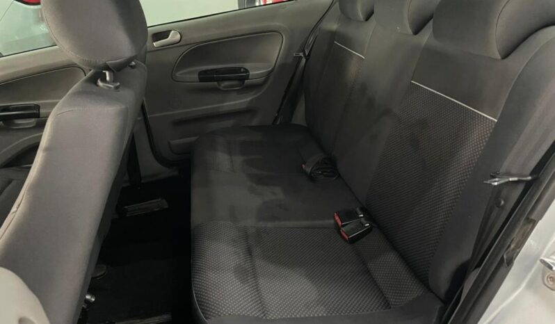 Volkswagen Voyage completo