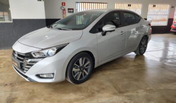 Nissan Versa completo