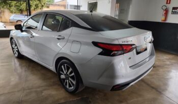 Nissan Versa completo