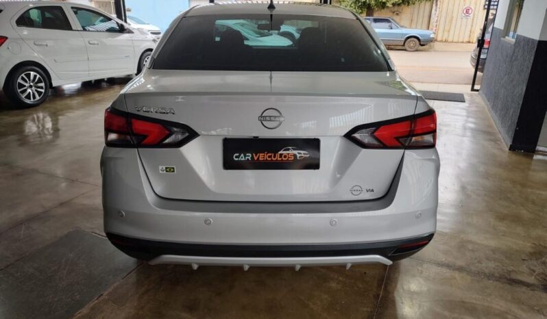 Nissan Versa completo