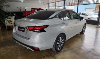 Nissan Versa completo