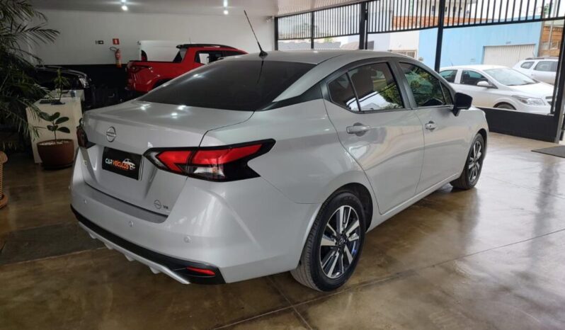 Nissan Versa completo