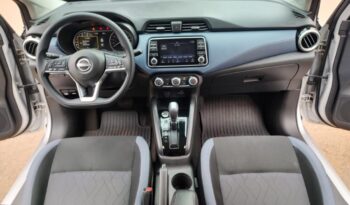 Nissan Versa completo