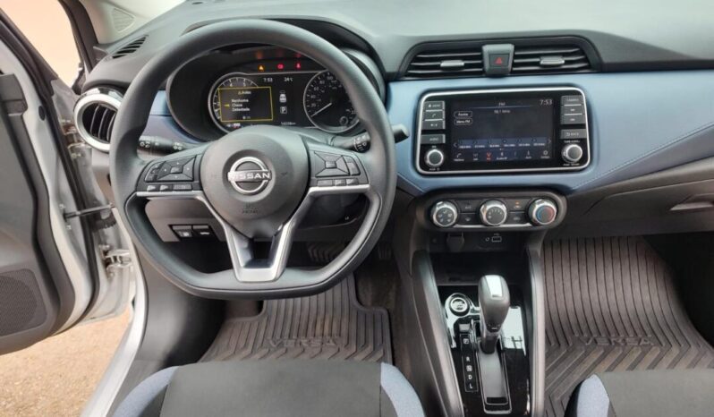 Nissan Versa completo