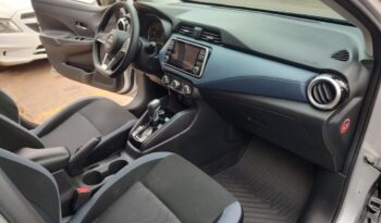 Nissan Versa completo