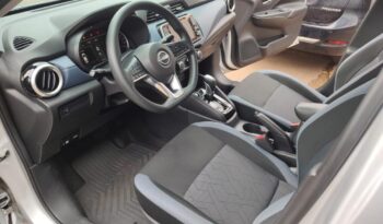 Nissan Versa completo