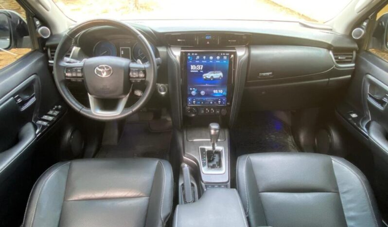 Toyota Hilux SW4 completo