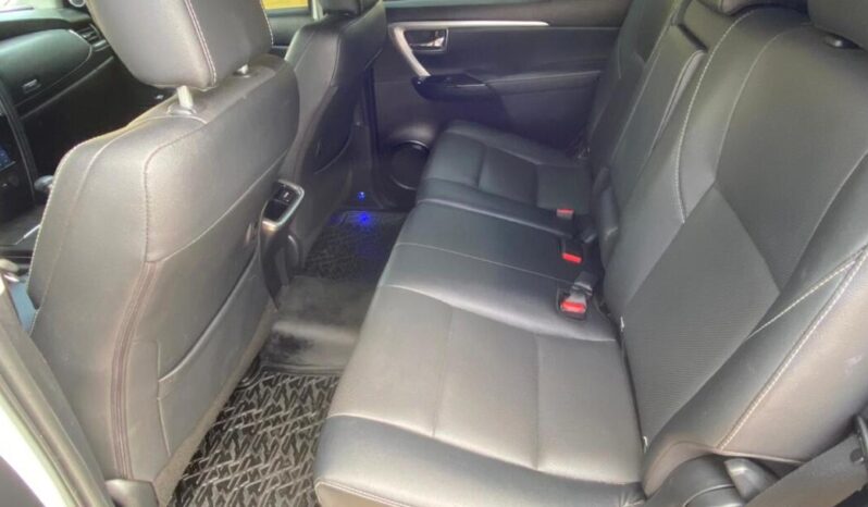 Toyota Hilux SW4 completo