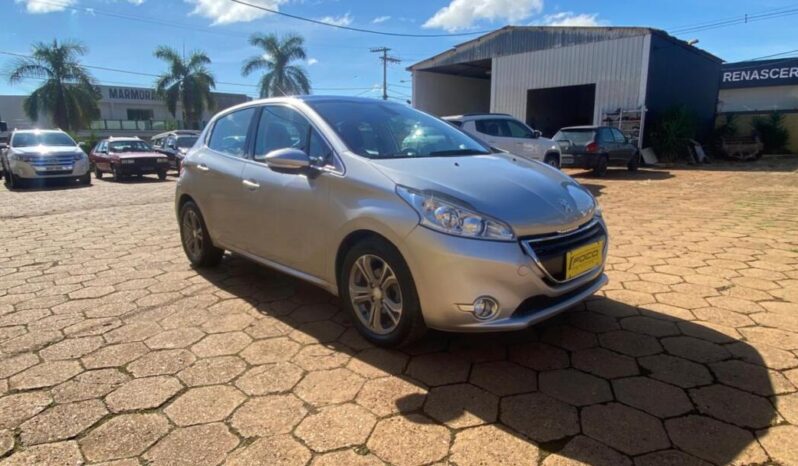 Peugeot 208 completo
