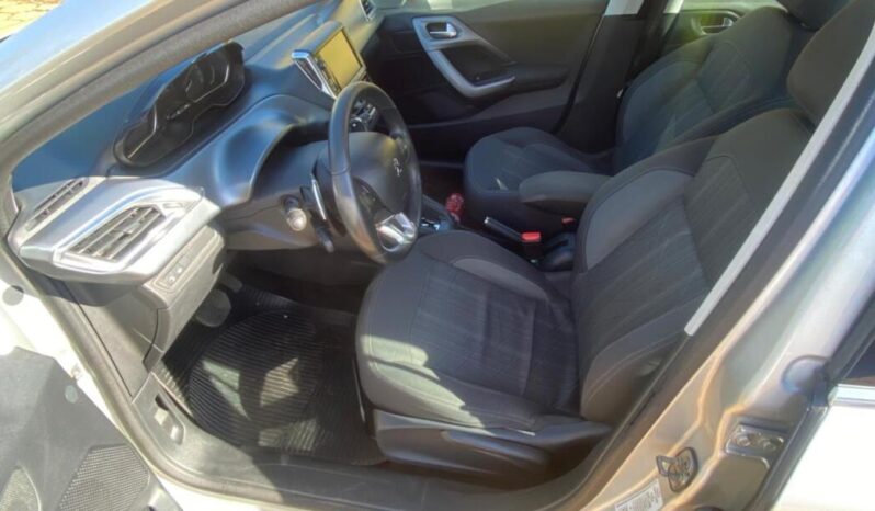 Peugeot 208 completo