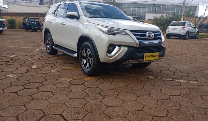 Toyota Hilux SW4 completo