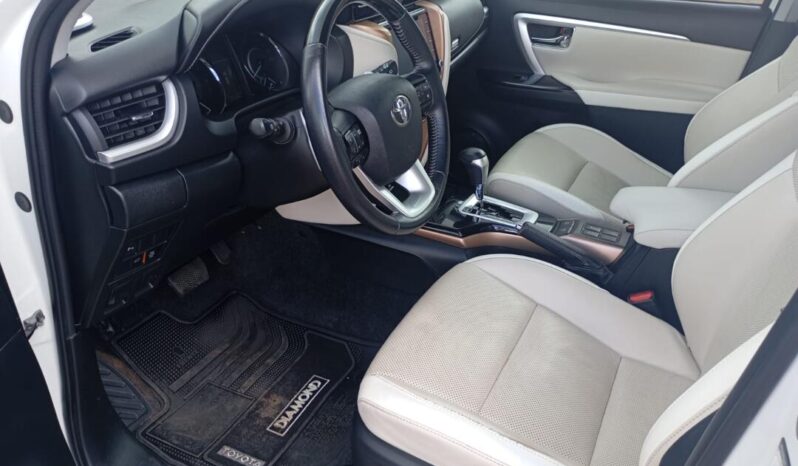 Toyota Hilux SW4 completo