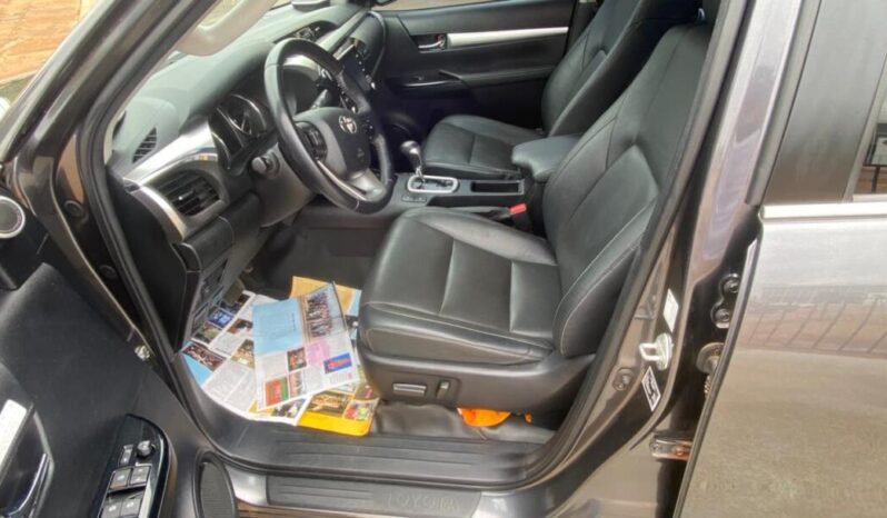 Toyota Hilux completo