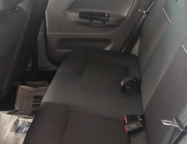 Volkswagen Voyage completo