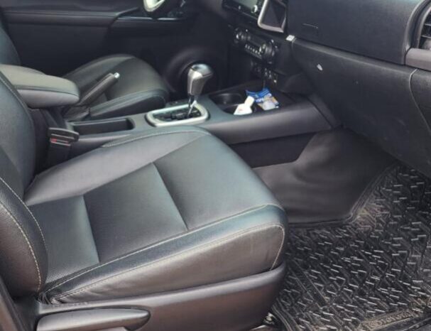 Toyota Hilux completo