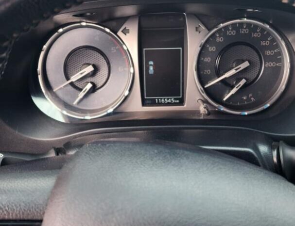 Toyota Hilux completo