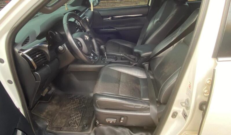 Toyota Hilux completo