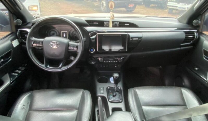 Toyota Hilux completo