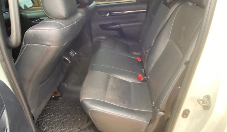 Toyota Hilux completo