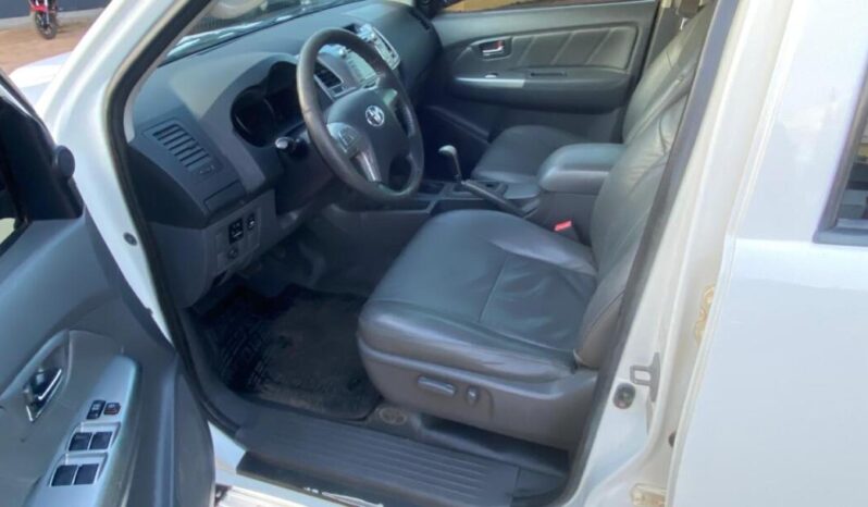 Toyota Hilux completo