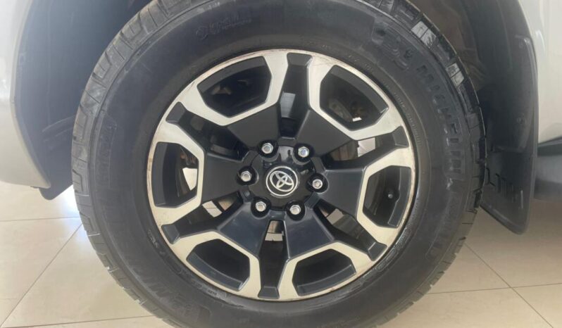 Toyota Hilux completo