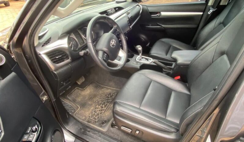 Toyota Hilux completo