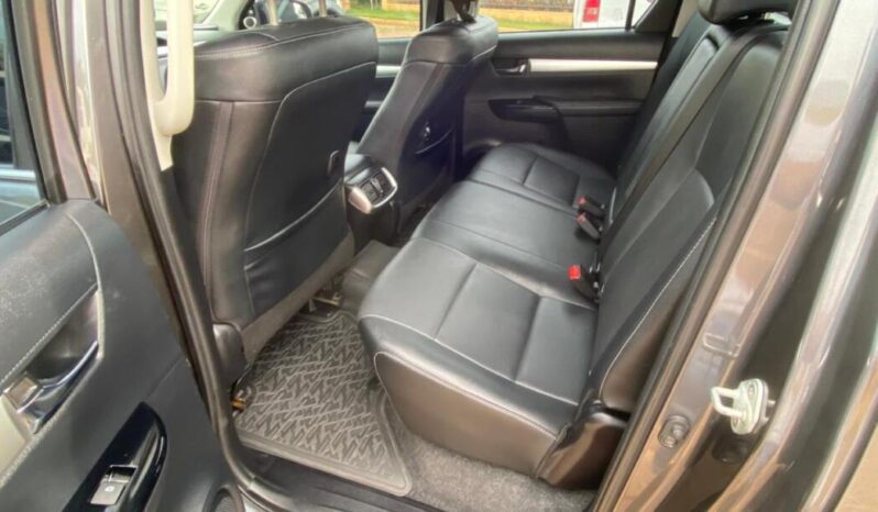 Toyota Hilux completo