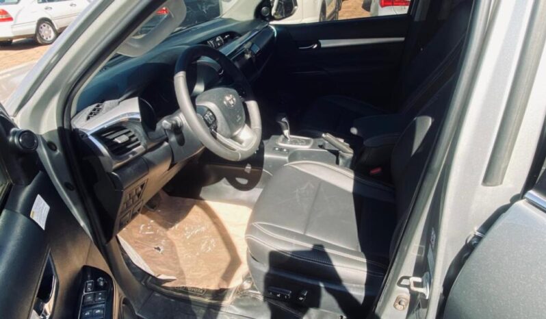 Toyota Hilux completo