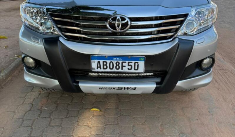 Toyota Hilux SW4 completo