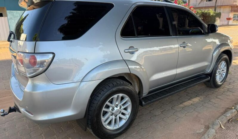 Toyota Hilux SW4 completo