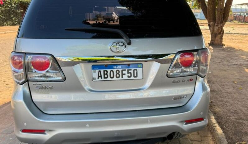 Toyota Hilux SW4 completo
