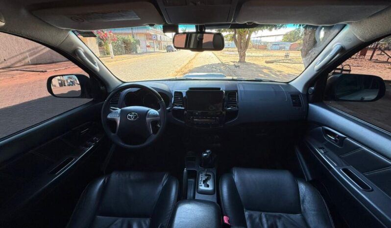 Toyota Hilux SW4 completo