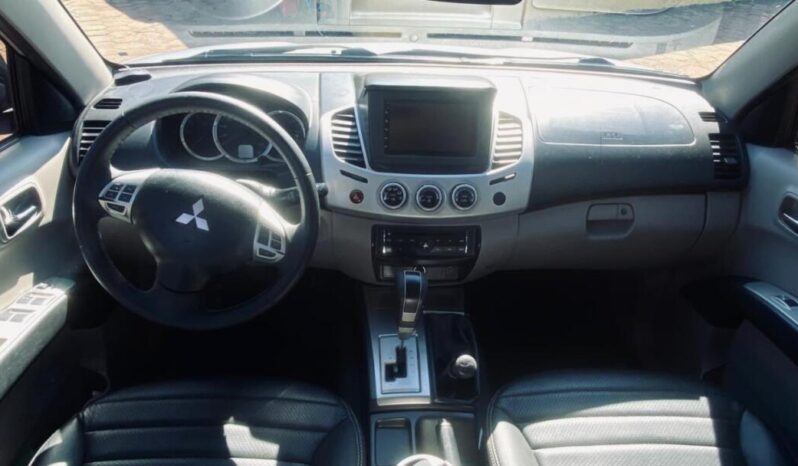 Mitsubishi L200 completo