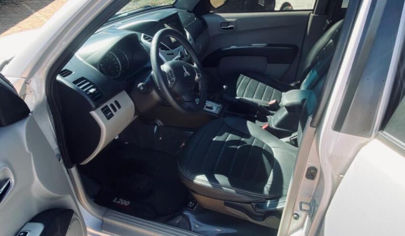 Mitsubishi L200 completo